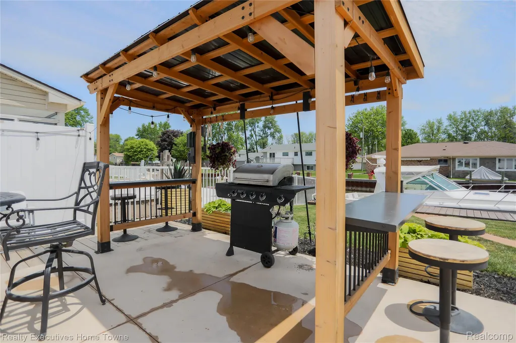 38146 Mast Street Harrison Charter Township MI 48045