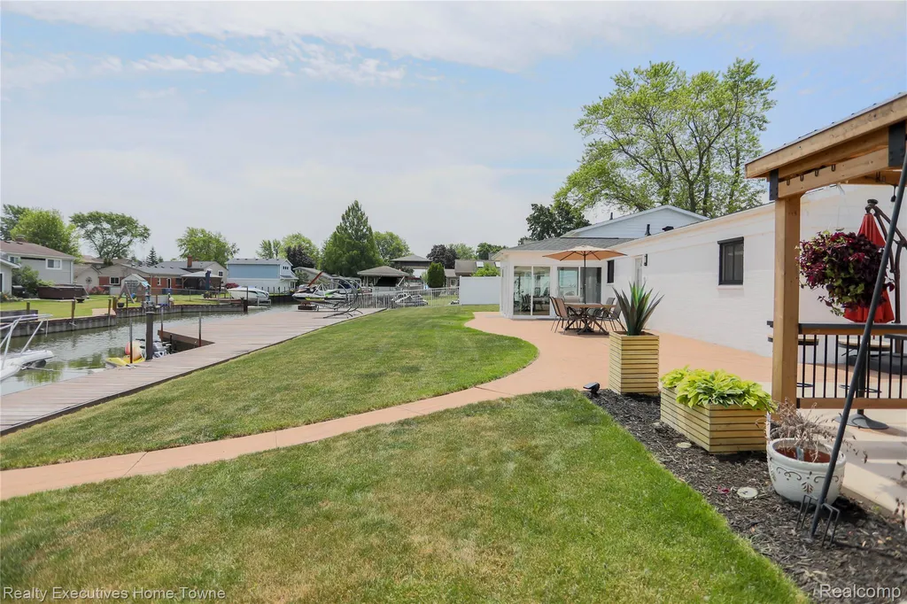 38146 Mast Street Harrison Charter Township MI 48045