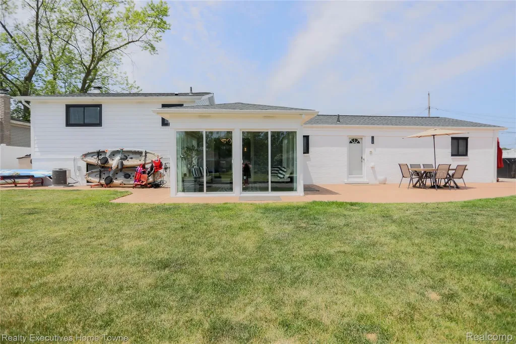 38146 Mast Street Harrison Charter Township MI 48045