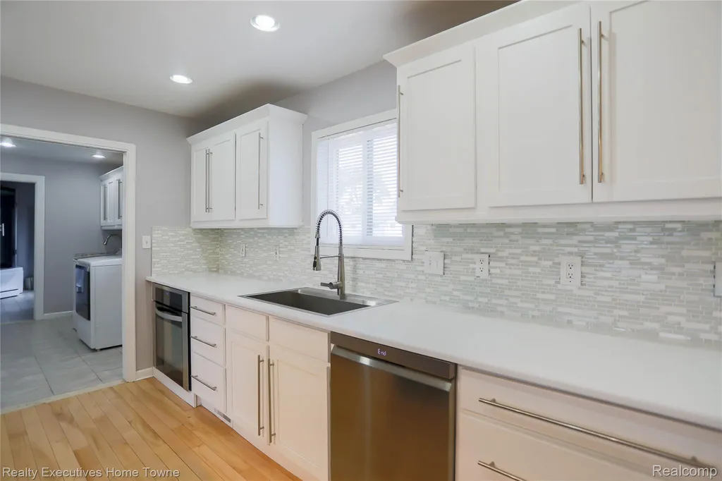 38146 Mast Street Harrison Charter Township MI 48045