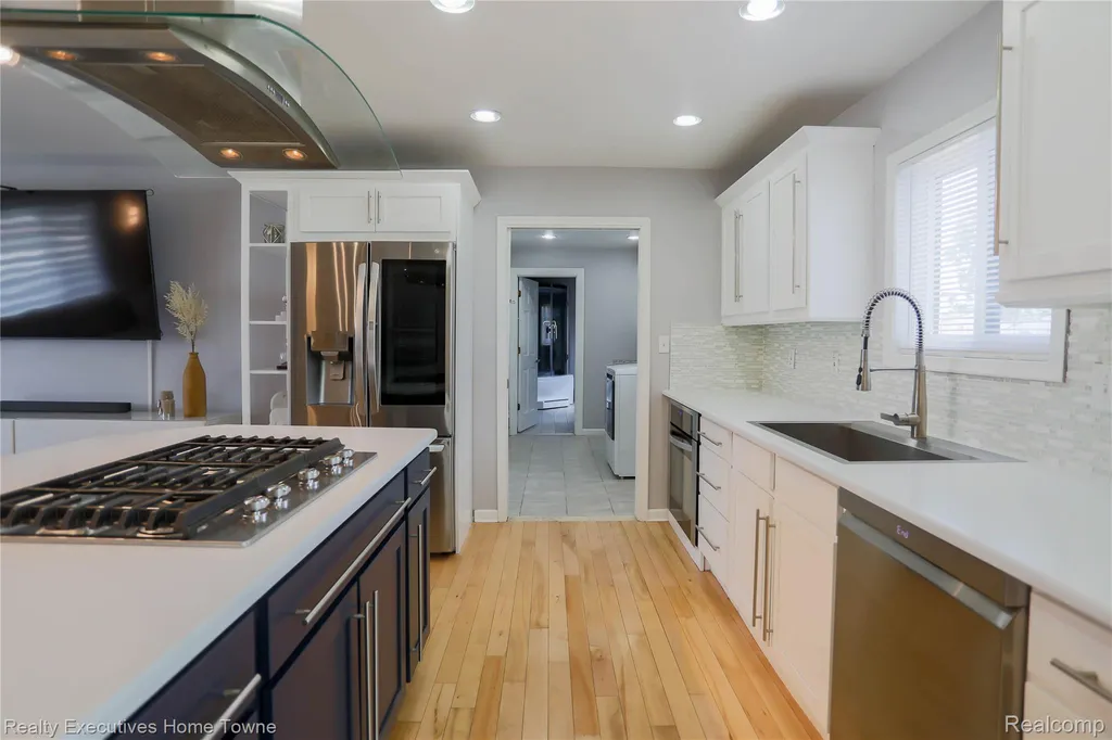 38146 Mast Street Harrison Charter Township MI 48045