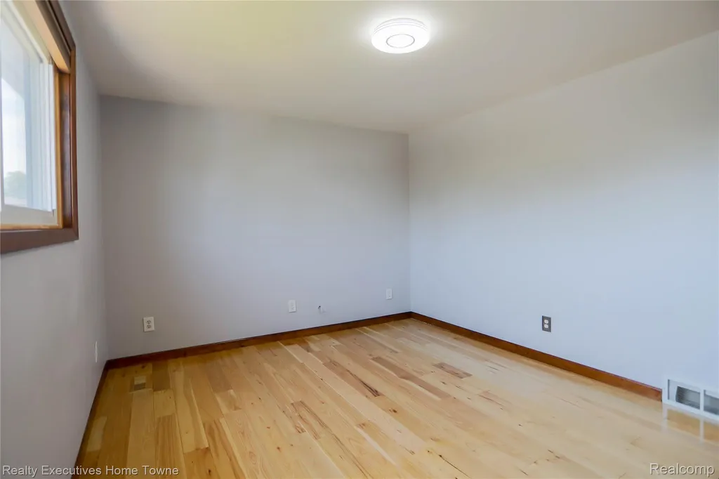38146 Mast Street Harrison Charter Township MI 48045