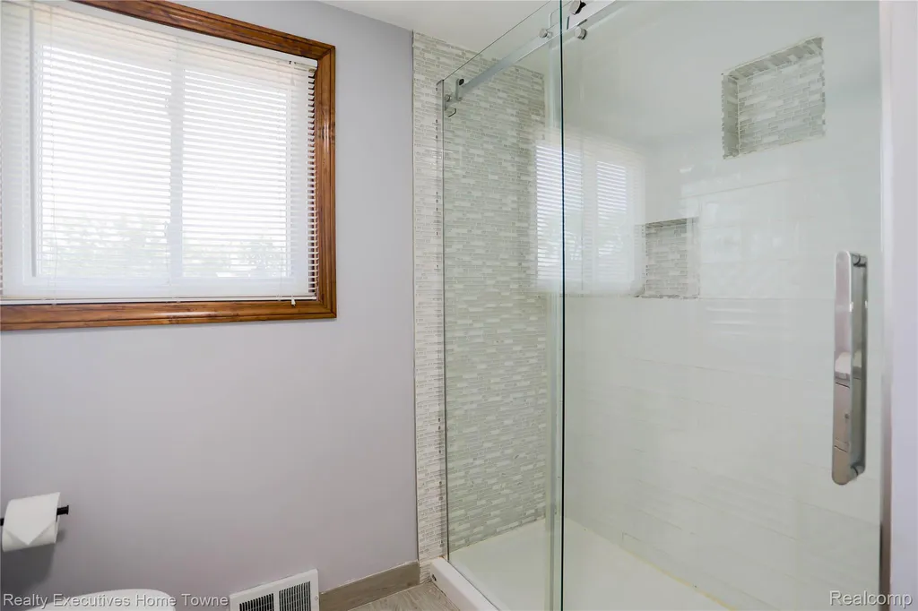 38146 Mast Street Harrison Charter Township MI 48045