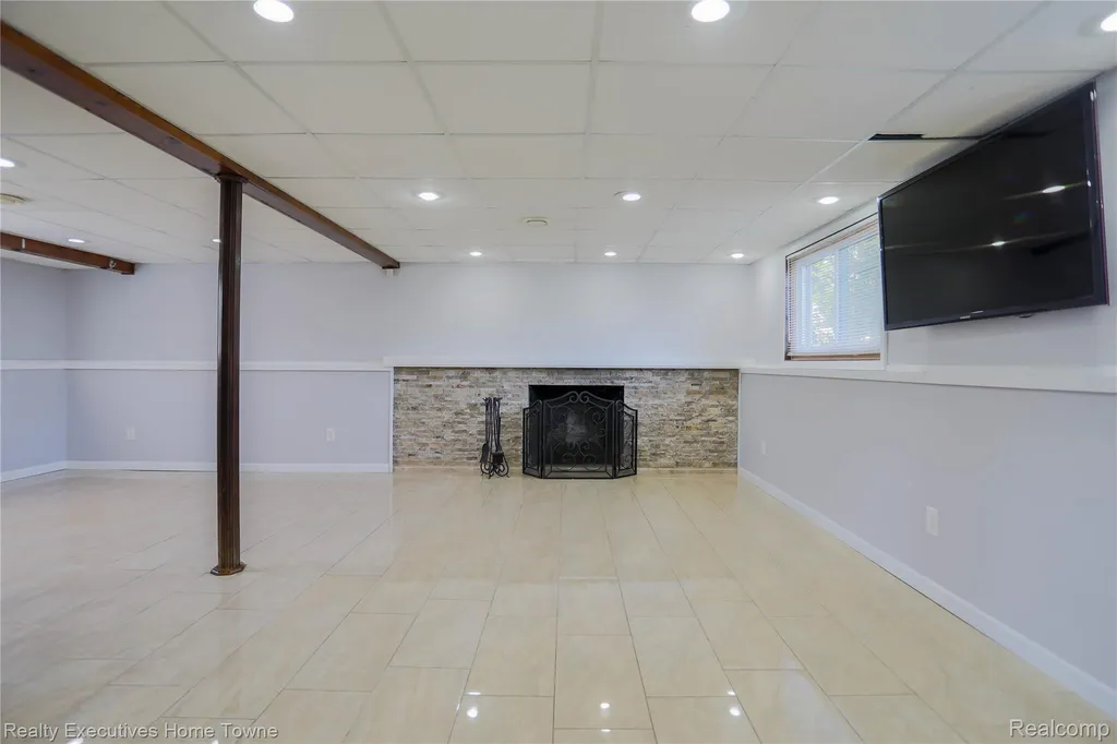 38146 Mast Street Harrison Charter Township MI 48045