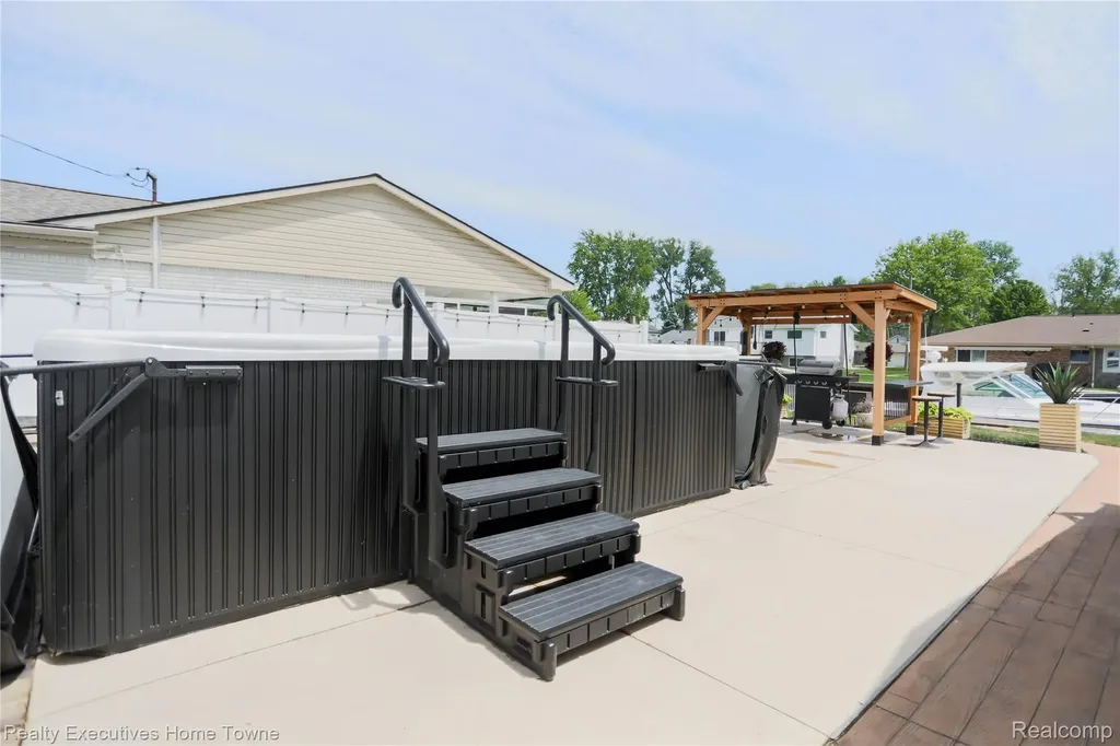 38146 Mast Street Harrison Charter Township MI 48045