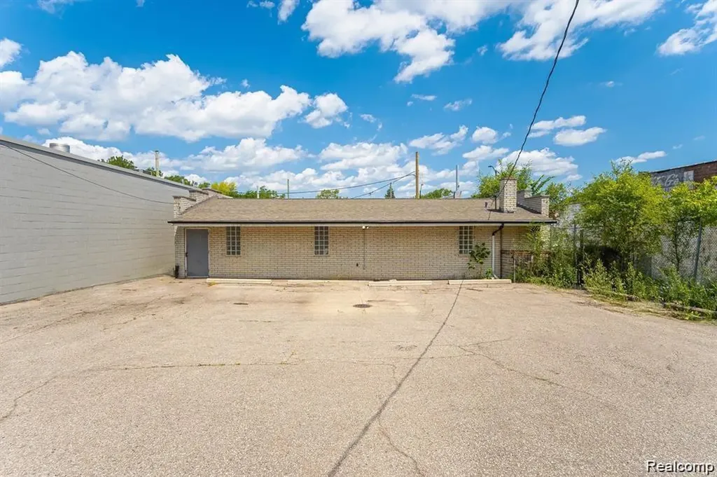 16825 W Warren Avenue Detroit City MI 48228