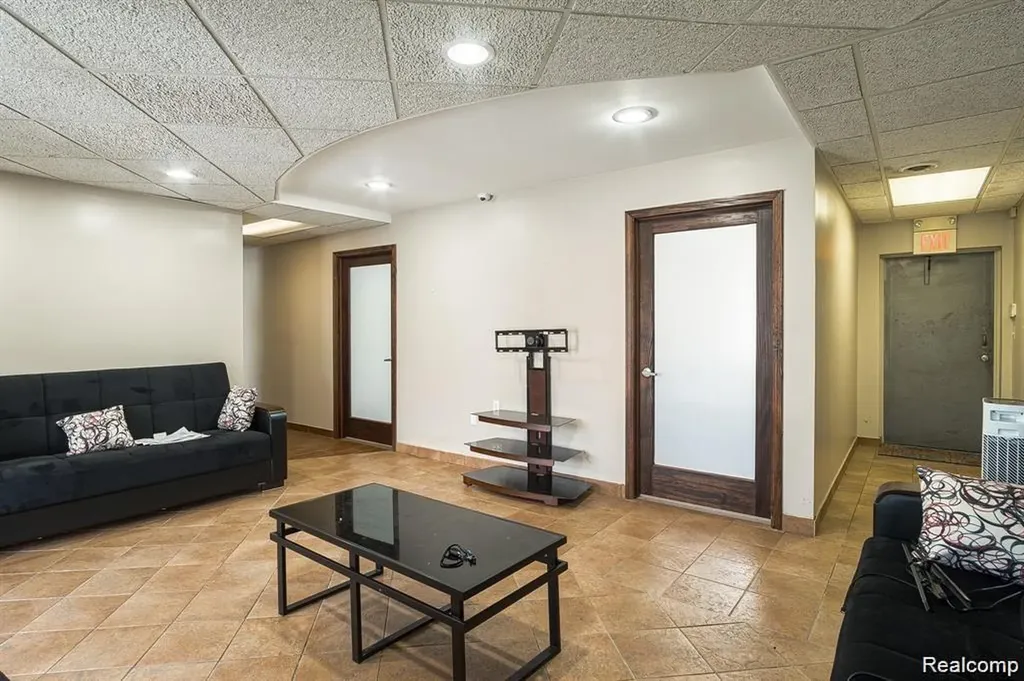 16825 W Warren Avenue Detroit City MI 48228