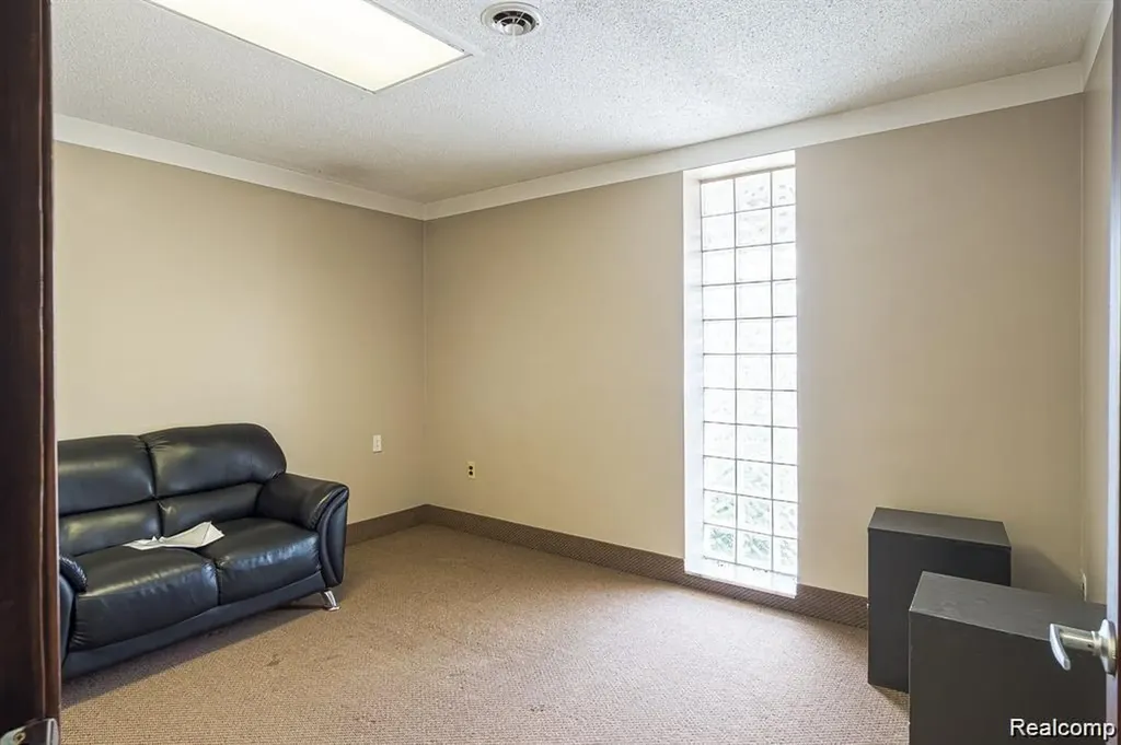 16825 W Warren Avenue Detroit City MI 48228