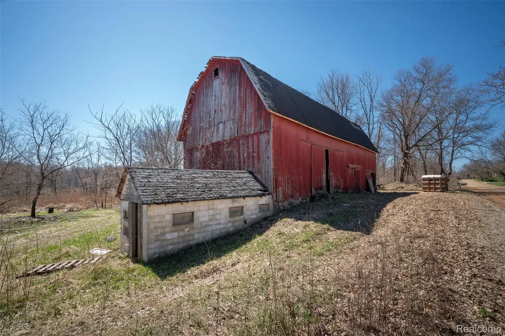 825 W Rose Center Road Holly Township MI 48442