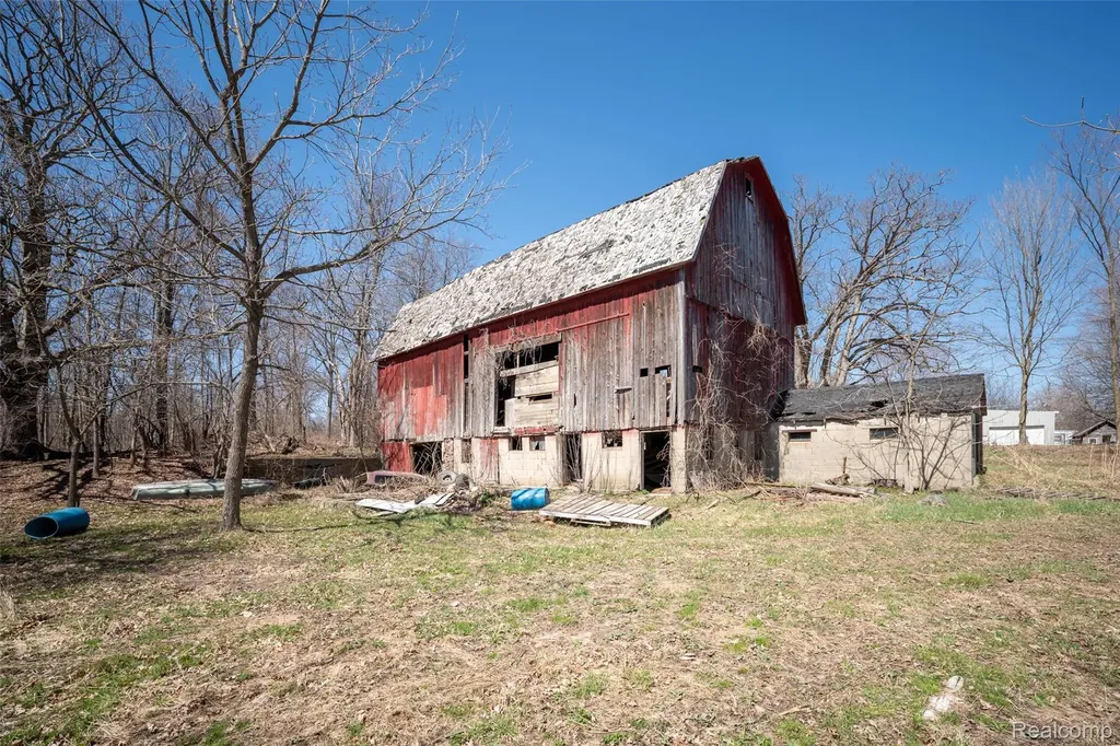 825 W Rose Center Road Holly Township MI 48442