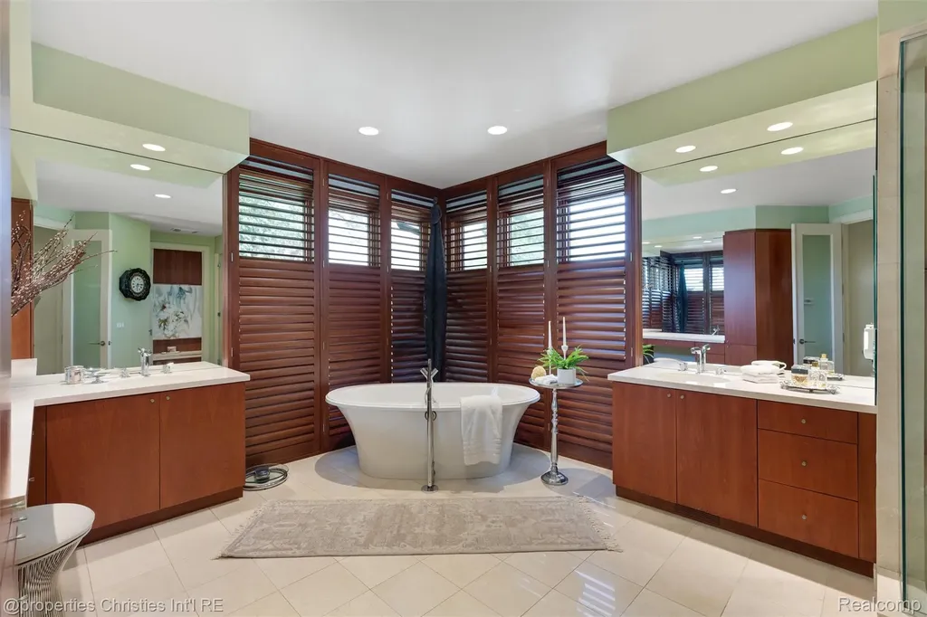 4712 Buckby Cross Bloomfield Hills City MI 48302