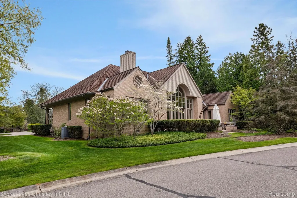 4712 Buckby Cross Bloomfield Hills City MI 48302