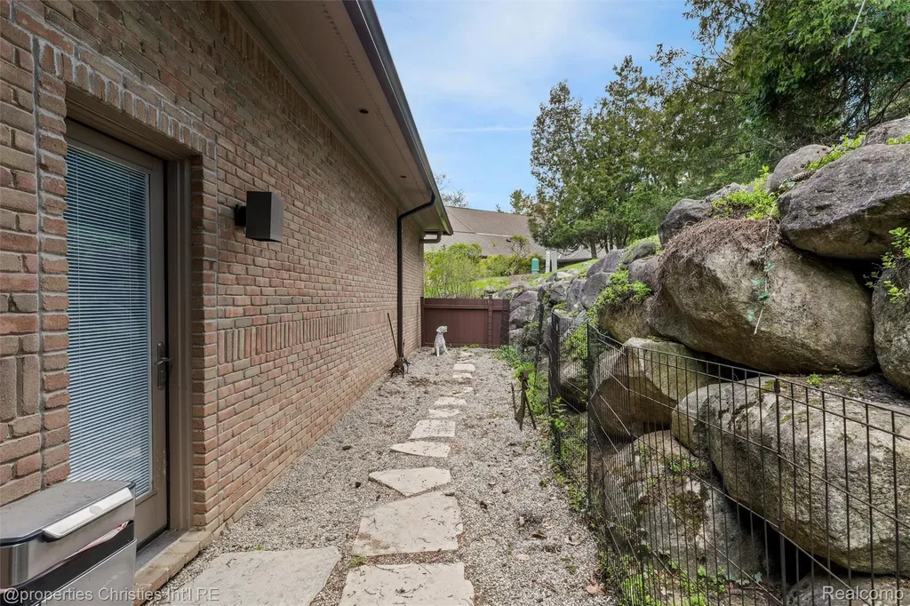 4712 Buckby Cross Bloomfield Hills City MI 48302