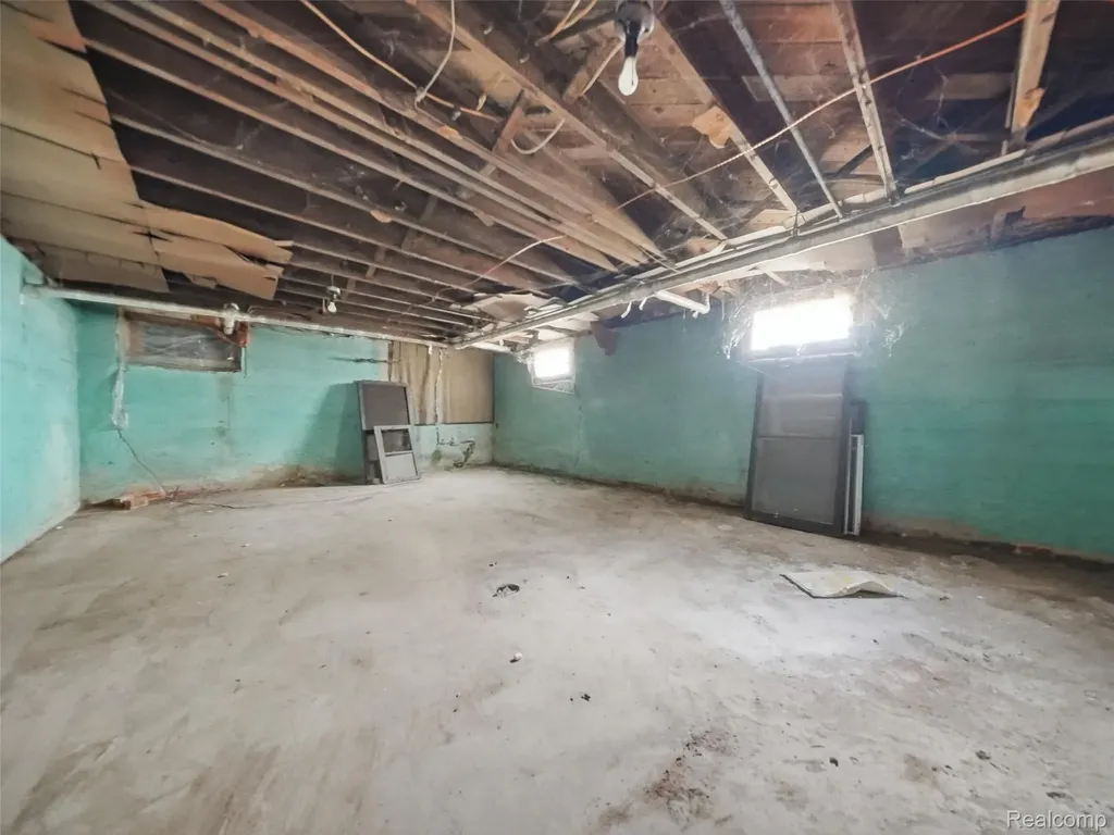 563 Chalmers Street Detroit City MI 48215