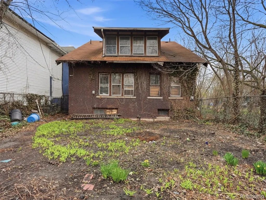 563 Chalmers Street Detroit City MI 48215