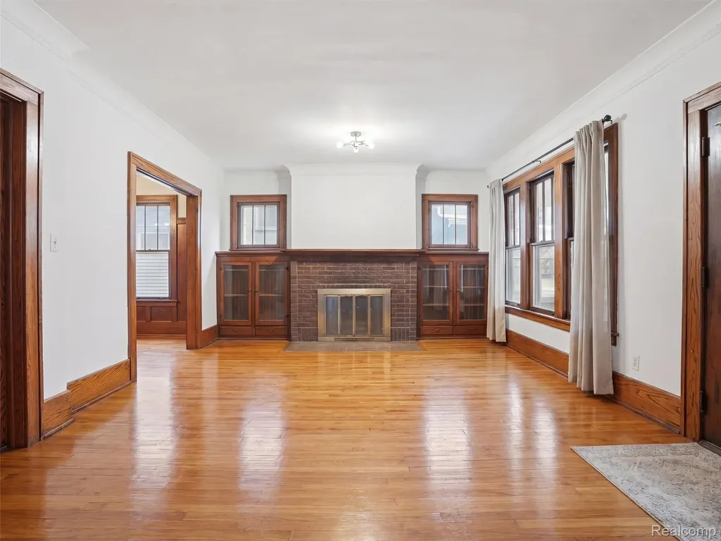 563 Chalmers Street Detroit City MI 48215