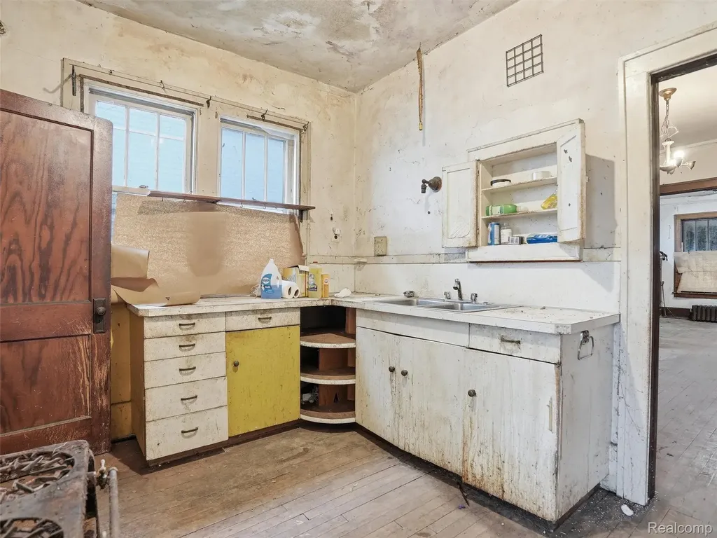 563 Chalmers Street Detroit City MI 48215