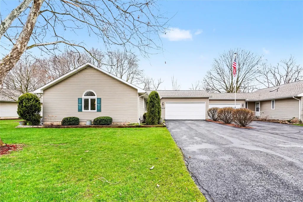11676 Hawthorne Glen Drive Grand Blanc City MI 48439