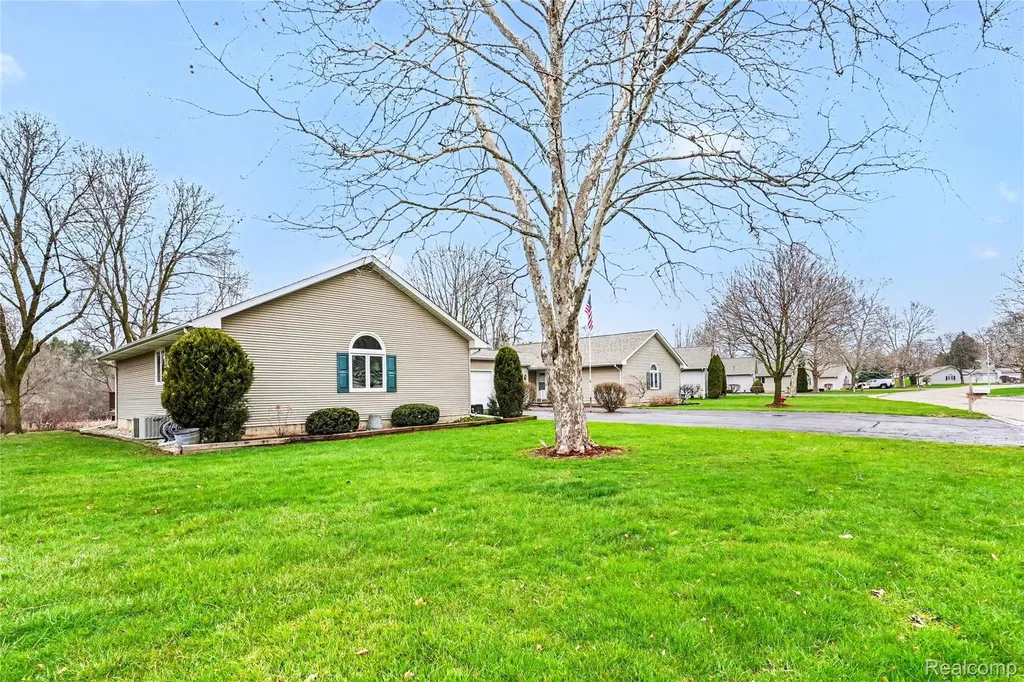 11676 Hawthorne Glen Drive Grand Blanc City MI 48439