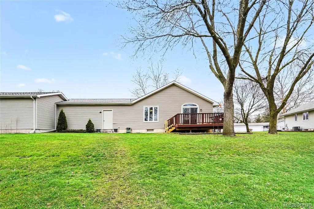11676 Hawthorne Glen Drive Grand Blanc City MI 48439