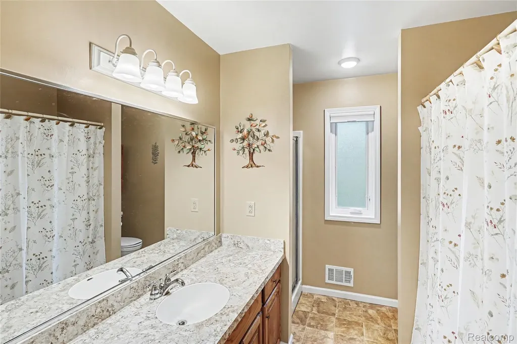 11676 Hawthorne Glen Drive Grand Blanc City MI 48439