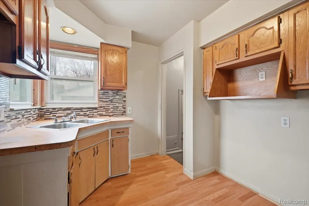 9193 Rutherford Street Detroit City MI 48228