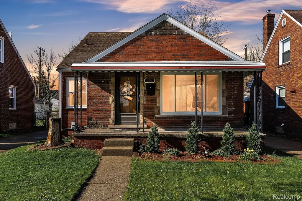 15361 Sprenger Avenue Eastpointe City MI 48021