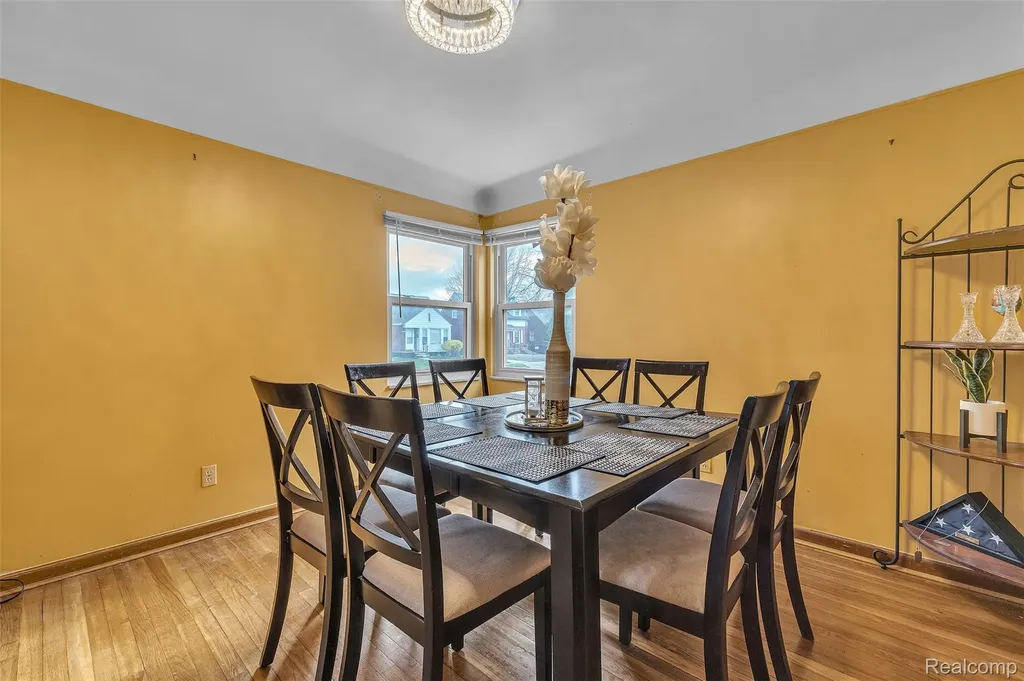 15361 Sprenger Avenue Eastpointe City MI 48021