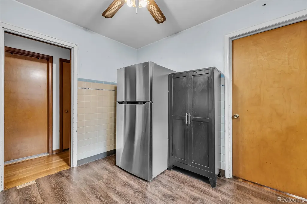 15361 Sprenger Avenue Eastpointe City MI 48021