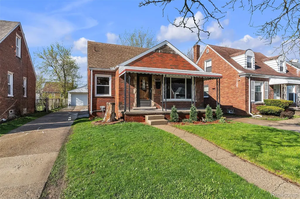15361 Sprenger Avenue Eastpointe City MI 48021