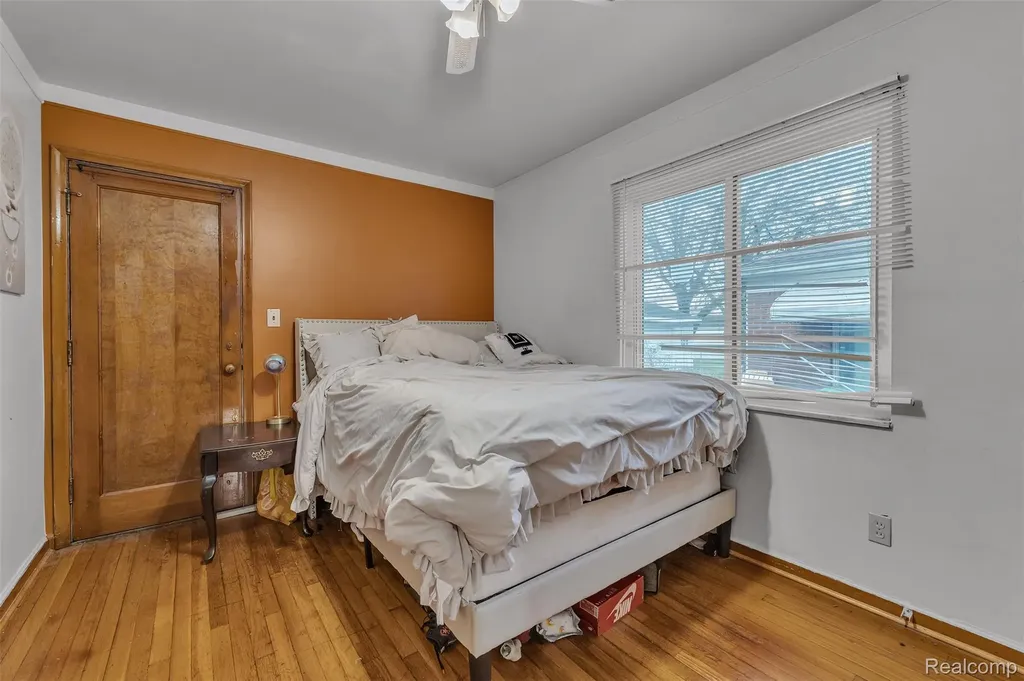 15361 Sprenger Avenue Eastpointe City MI 48021