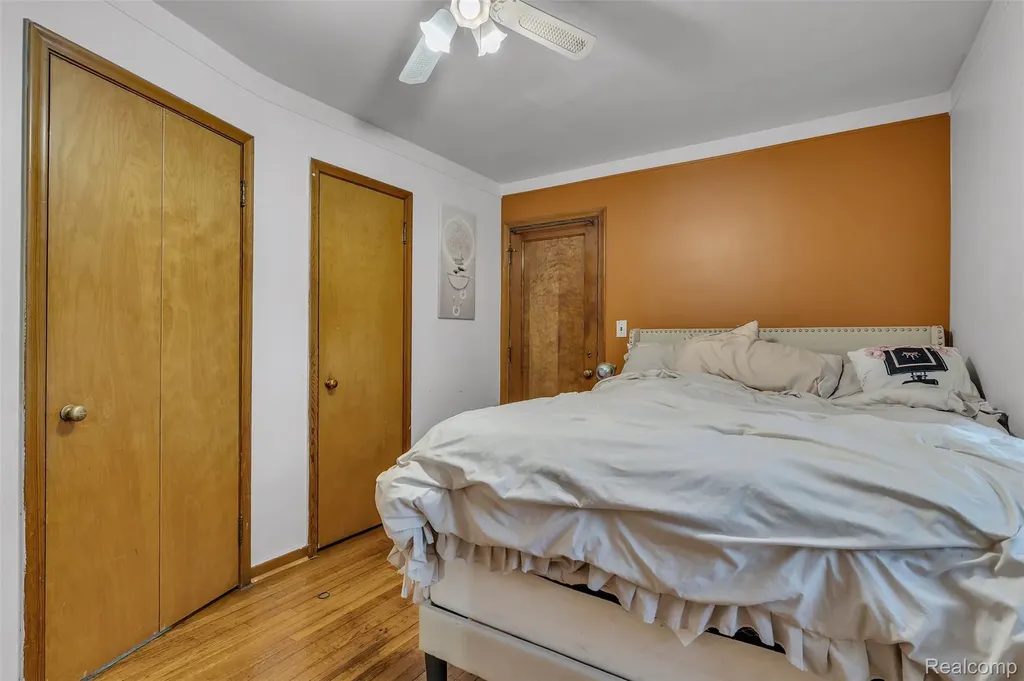 15361 Sprenger Avenue Eastpointe City MI 48021