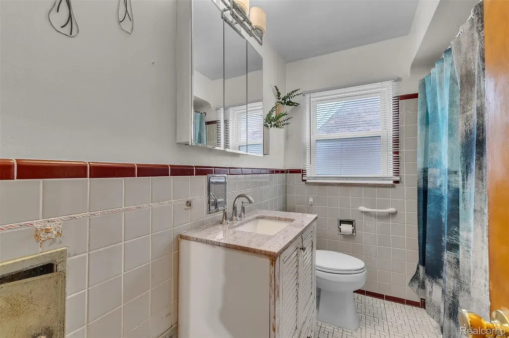 15361 Sprenger Avenue Eastpointe City MI 48021