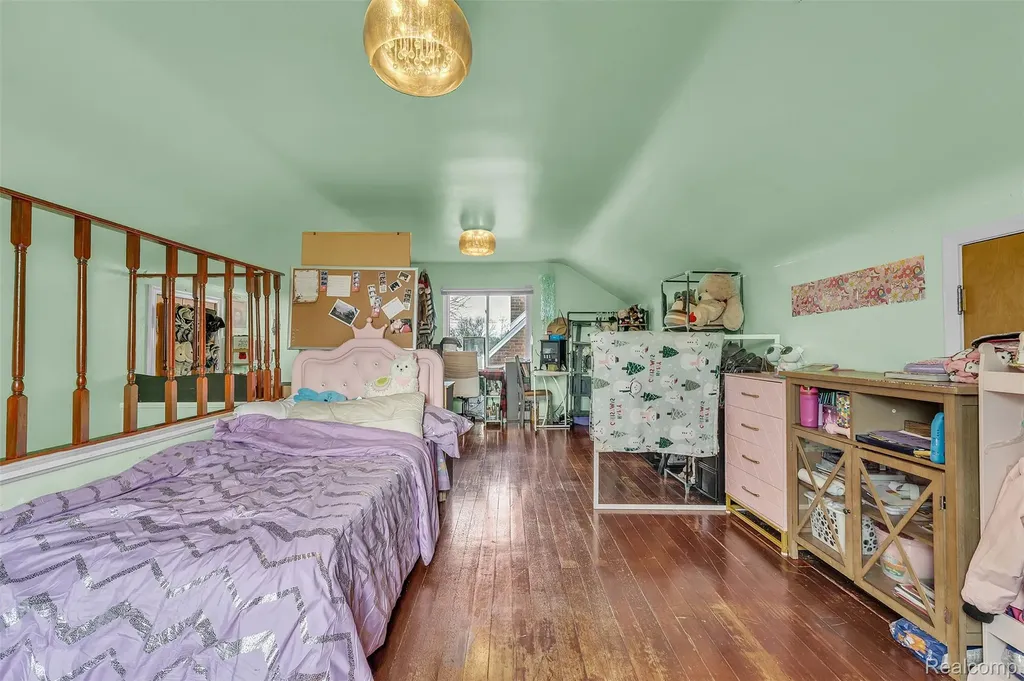 15361 Sprenger Avenue Eastpointe City MI 48021