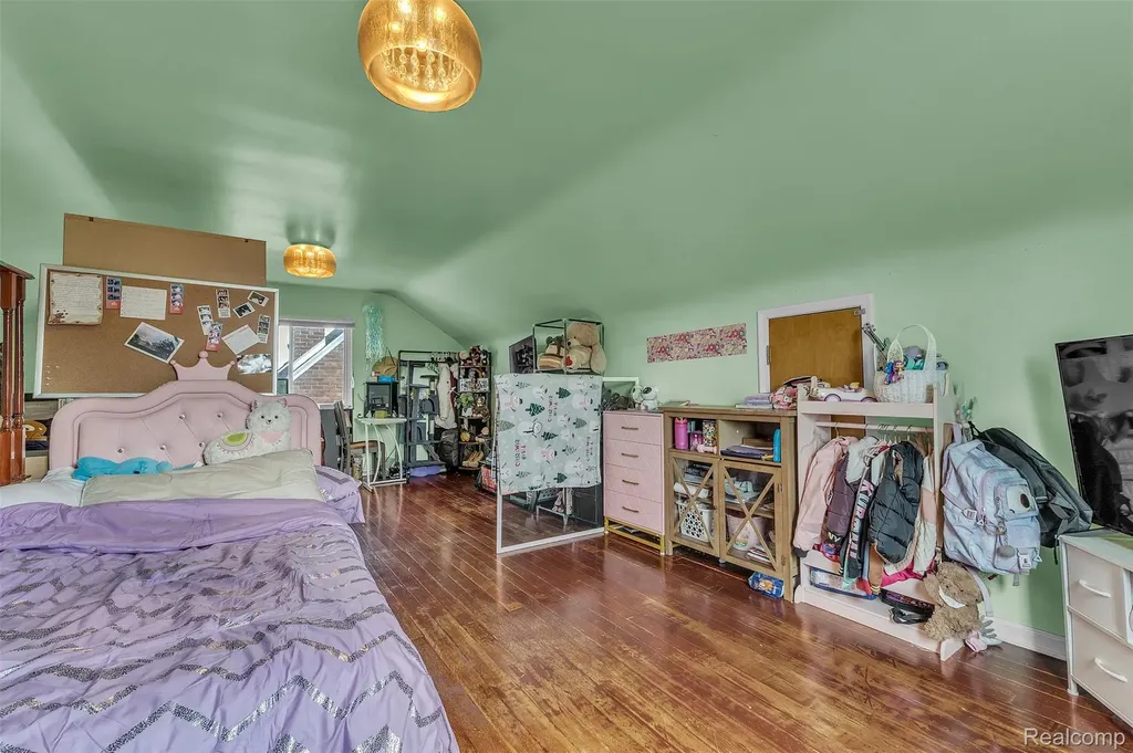 15361 Sprenger Avenue Eastpointe City MI 48021