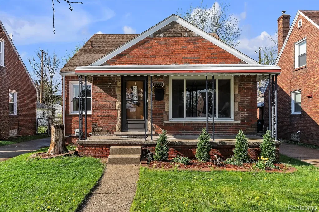 15361 Sprenger Avenue Eastpointe City MI 48021