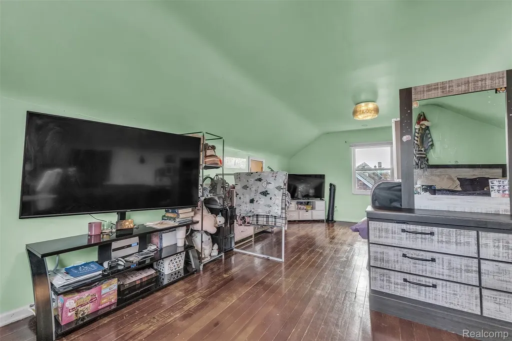 15361 Sprenger Avenue Eastpointe City MI 48021