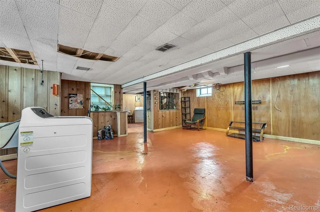 15361 Sprenger Avenue Eastpointe City MI 48021