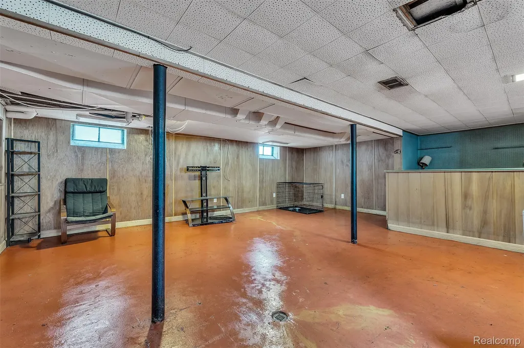 15361 Sprenger Avenue Eastpointe City MI 48021