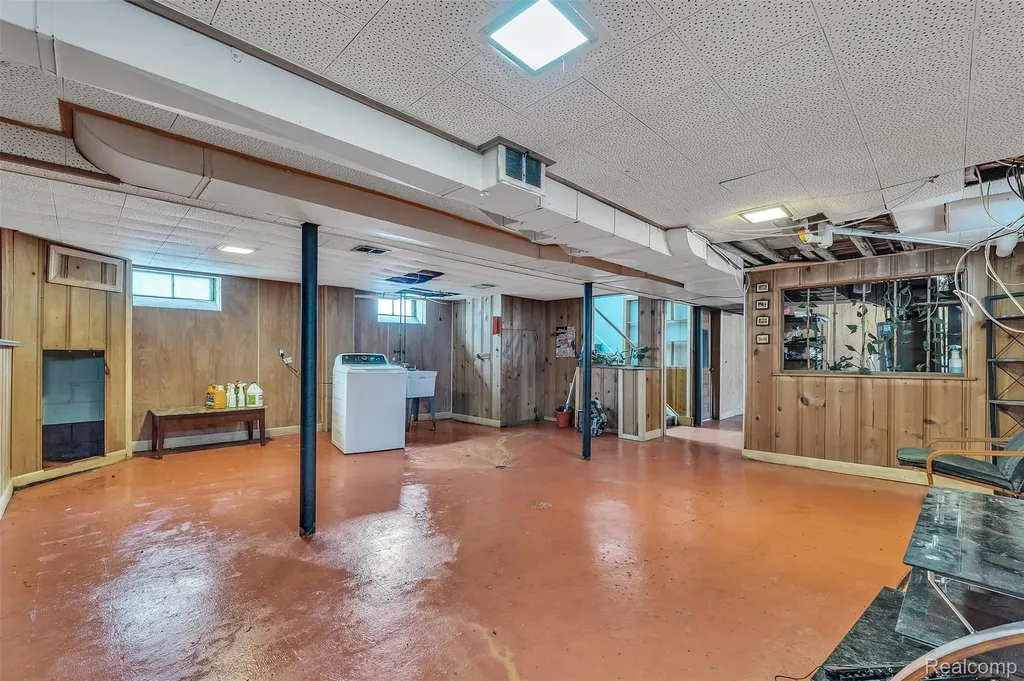 15361 Sprenger Avenue Eastpointe City MI 48021