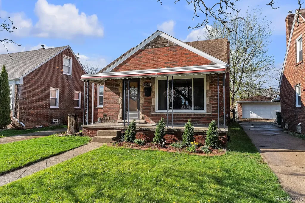 15361 Sprenger Avenue Eastpointe City MI 48021