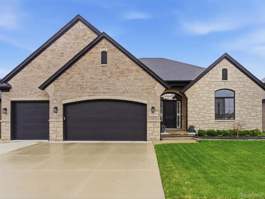 52853 Crimson Drive Macomb Township MI 48042