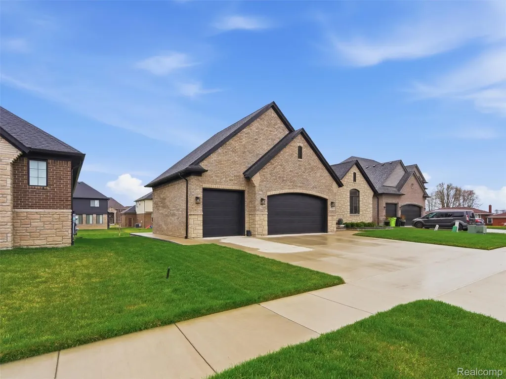 52853 Crimson Drive Macomb Township MI 48042