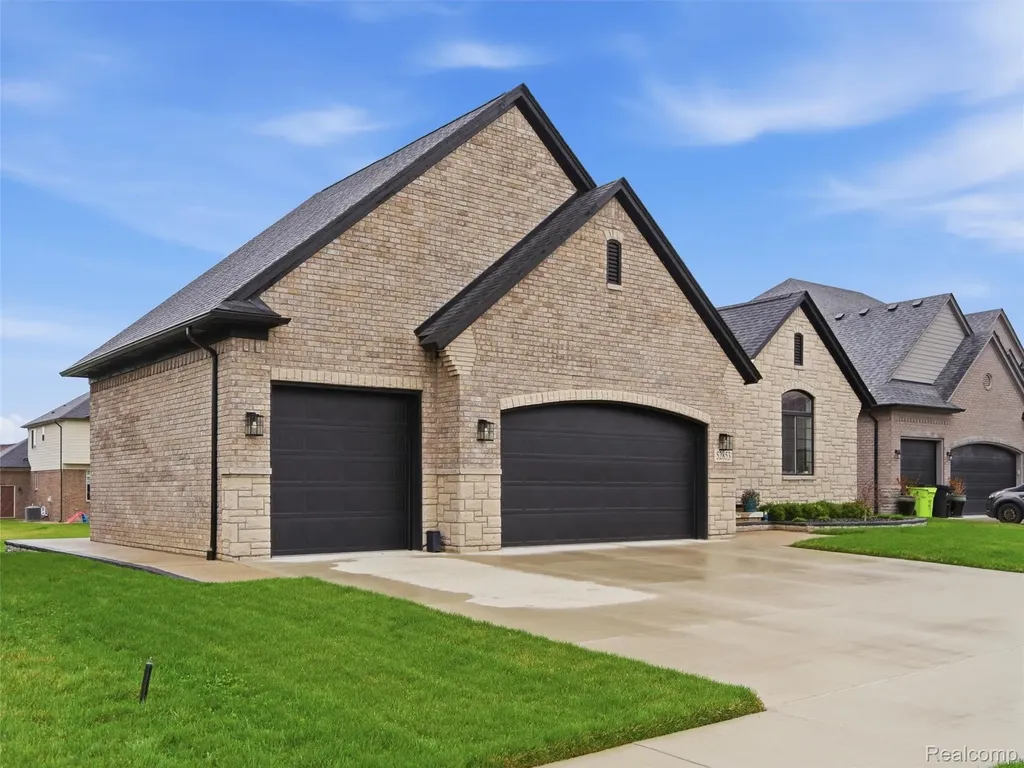 52853 Crimson Drive Macomb Township MI 48042