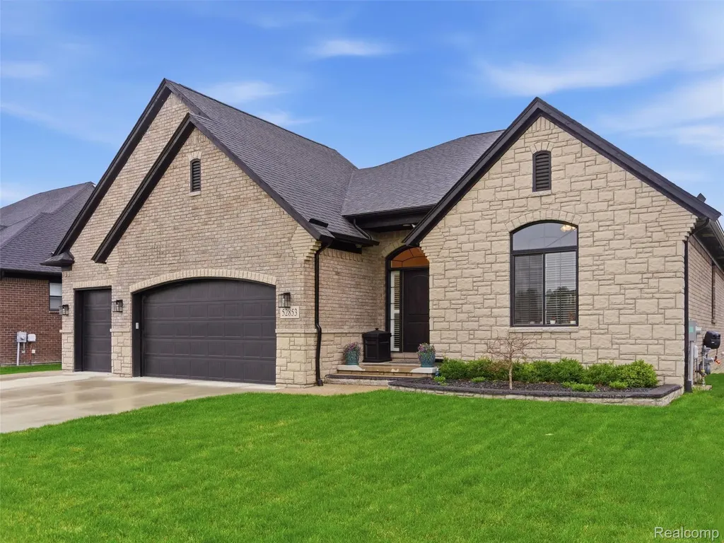 52853 Crimson Drive Macomb Township MI 48042