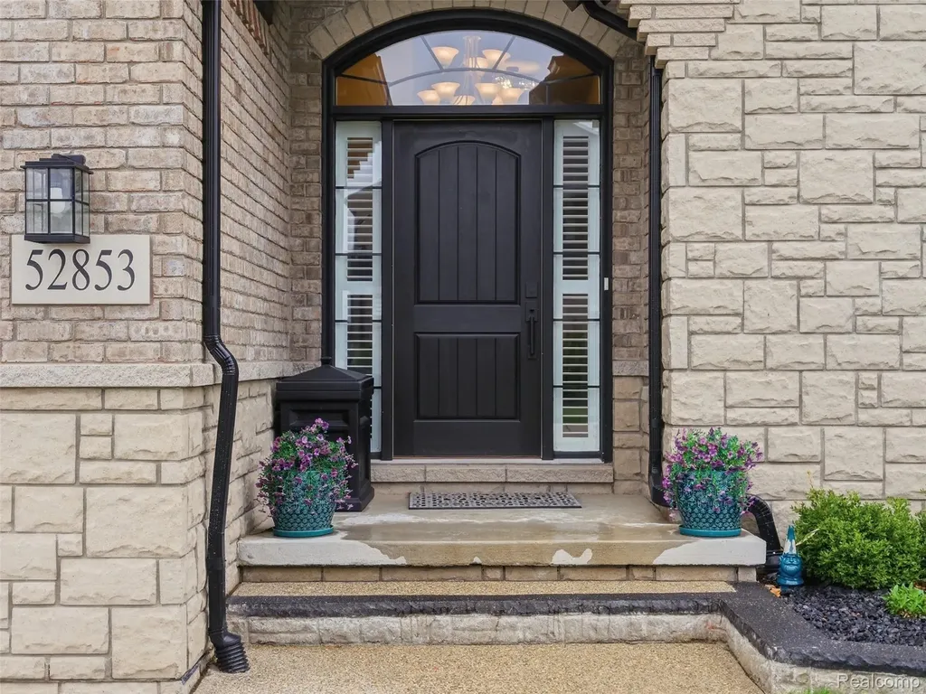 52853 Crimson Drive Macomb Township MI 48042