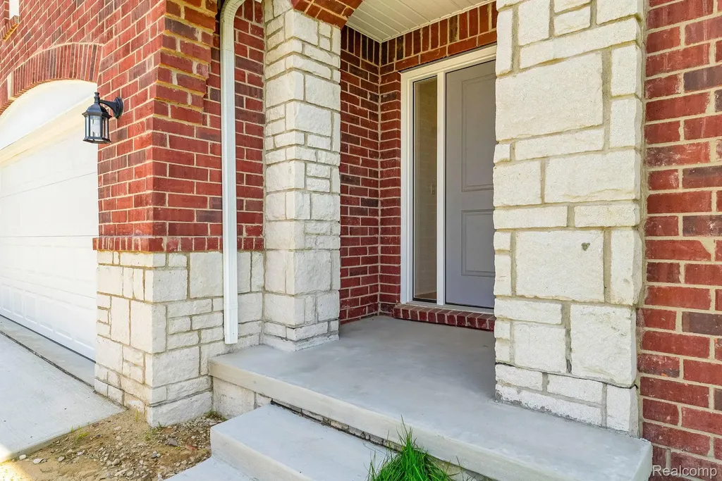 36293 Monroe Westland City MI 48186