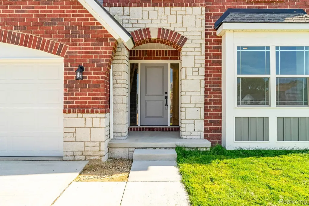 36293 Monroe Westland City MI 48186