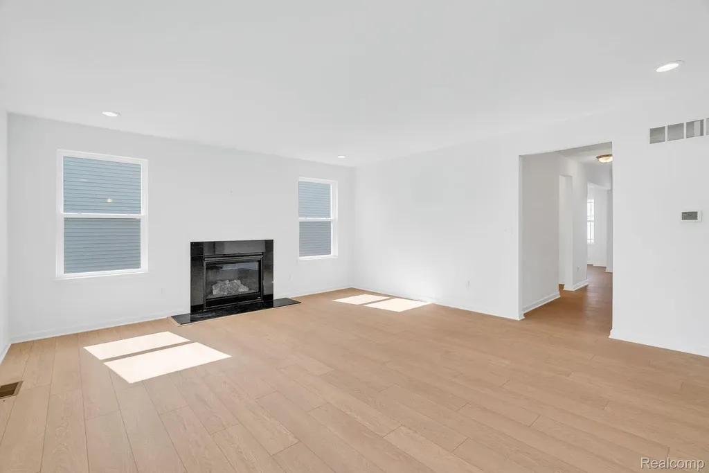 36293 Monroe Westland City MI 48186