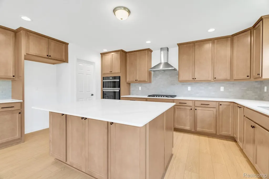 36293 Monroe Westland City MI 48186
